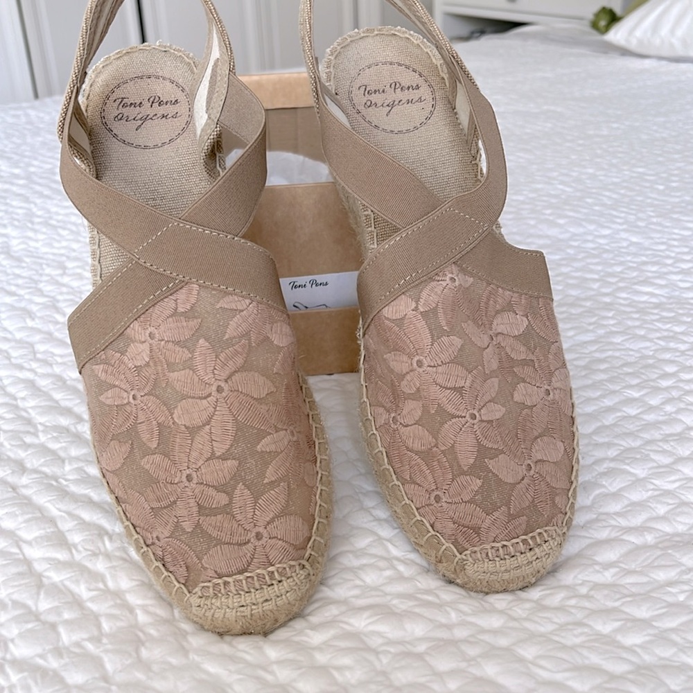 Pretty stitched espadrilles. Platform heels. Clean.